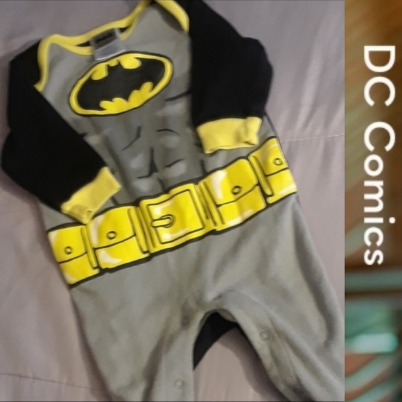 Size 3-6m baby boy Batman footie pyjamas onesie - Picture 13 of 13